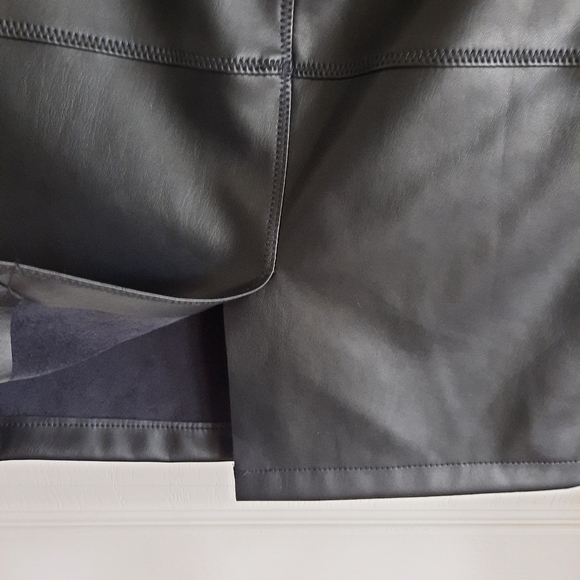 Black Vegan Leather Skirt Size XS - Picture 3 of 8